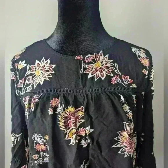 Old Navy Black Floral Blouse Size M - Picture 2 of 8